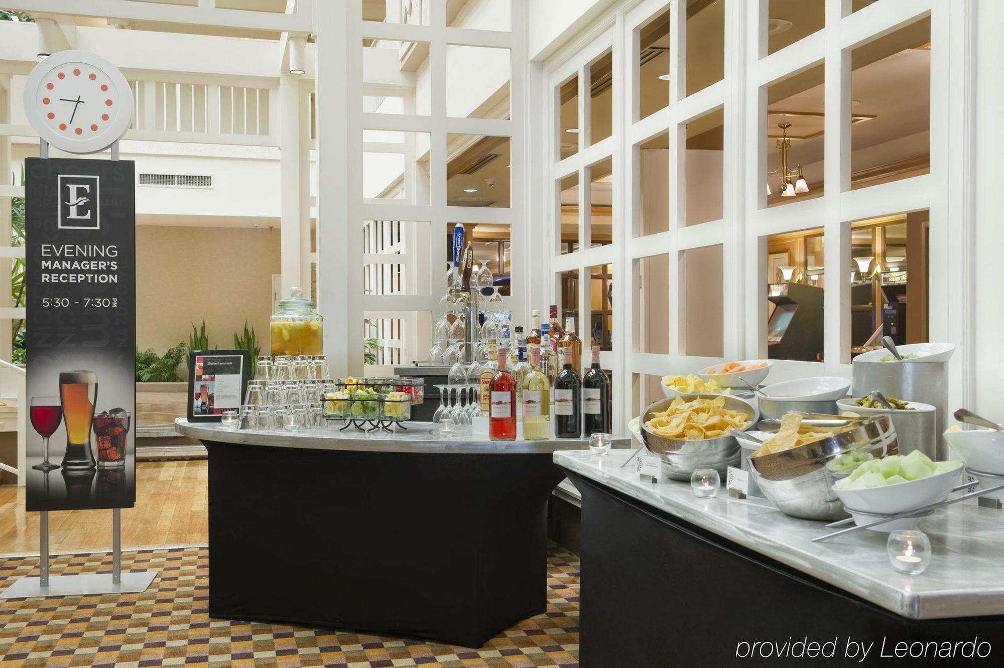 Embassy Suites By Hilton Atlanta Airport College Park Restoran gambar