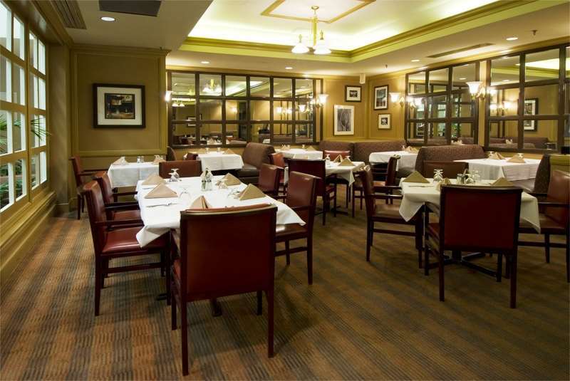 Embassy Suites By Hilton Atlanta Airport College Park Restoran gambar