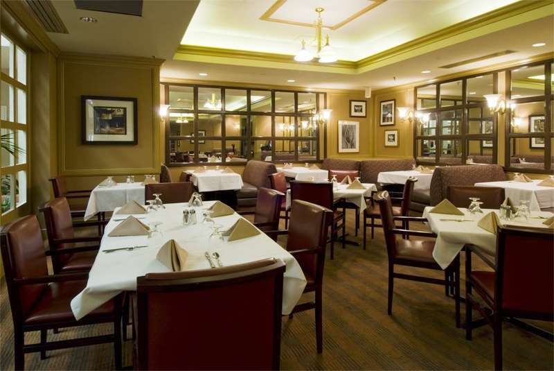 Embassy Suites By Hilton Atlanta Airport College Park Restoran gambar