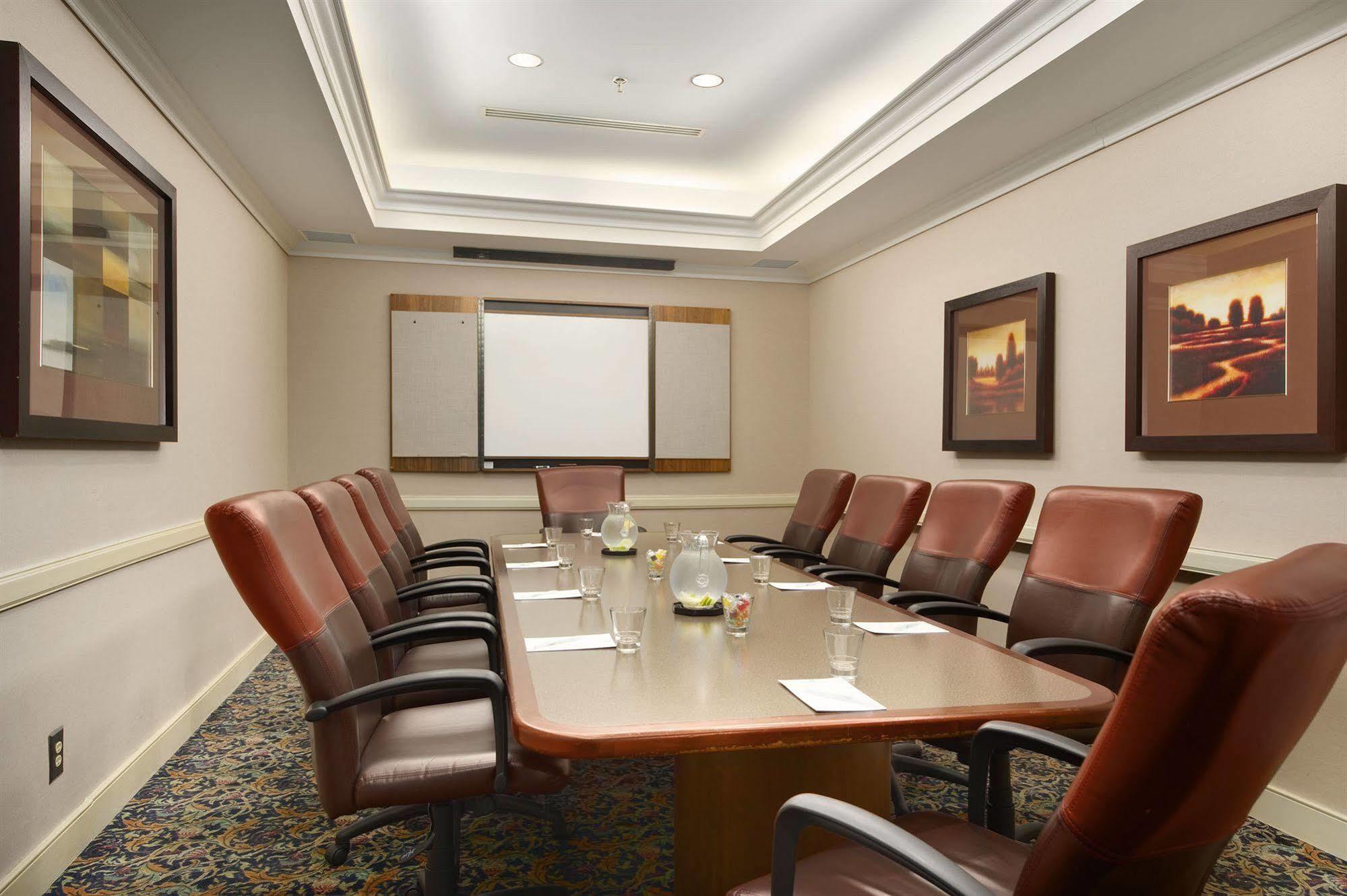 Embassy Suites By Hilton Atlanta Airport College Park Perniagaan gambar